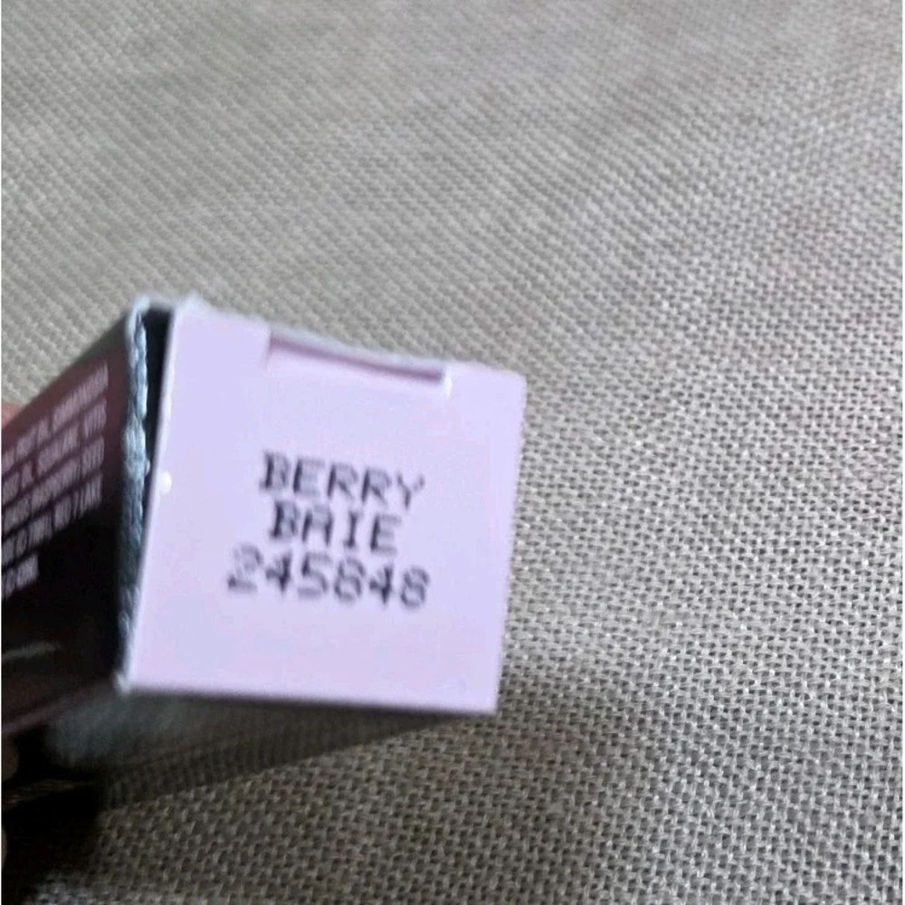 Mary Kay Tinted Lip Oil Berry- New In Box  NLA DISCONTINUED